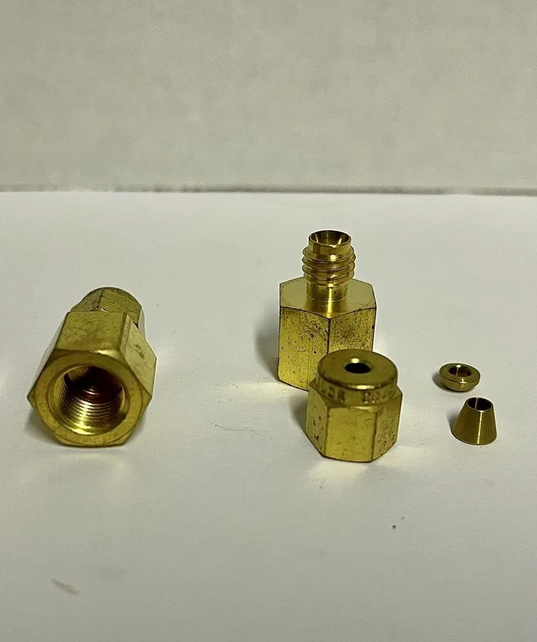 Фитинг Swagelok Tube Fitting Female Connectors Brass 1/8" x 1/8" B-200-7-2
