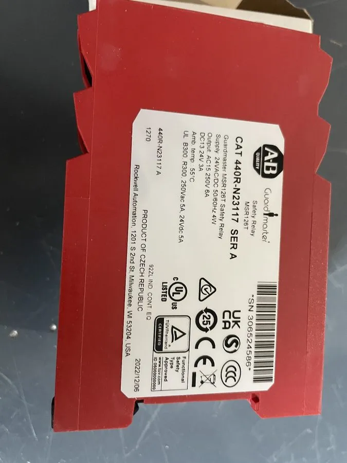 Реле безопасности Allen Bradley 400R-N23117 Guardmaster MSR126T Safety Relay — фото лота 1