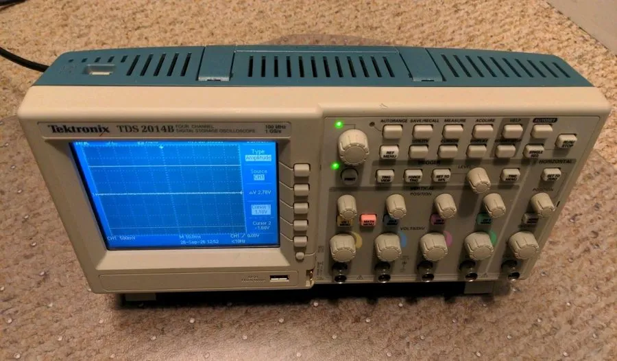 Осциллограф Tektronix TDS2014B 100MHz 4 Channel 1GS/s Color Oscilloscope Digital