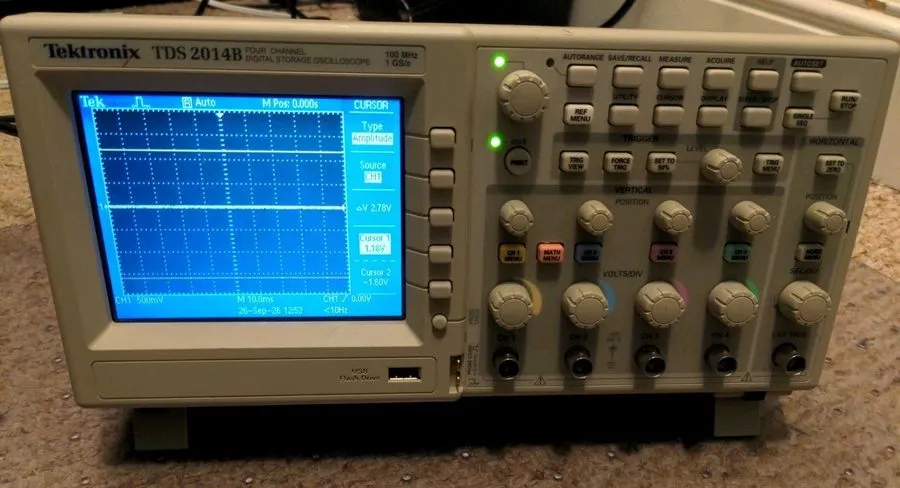 Осциллограф Tektronix TDS2014B 100MHz 4 Channel 1GS/s Color Oscilloscope Digital — фото лота 2