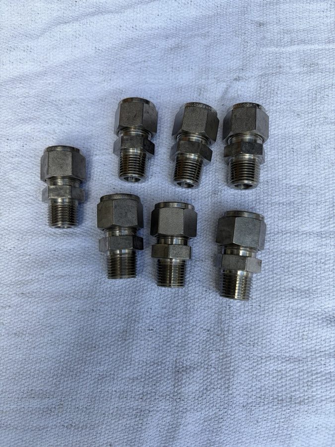 Фитинг Swagelok SS-810-1-6 Stainless Steel Threaded Pipe Tee Fitting