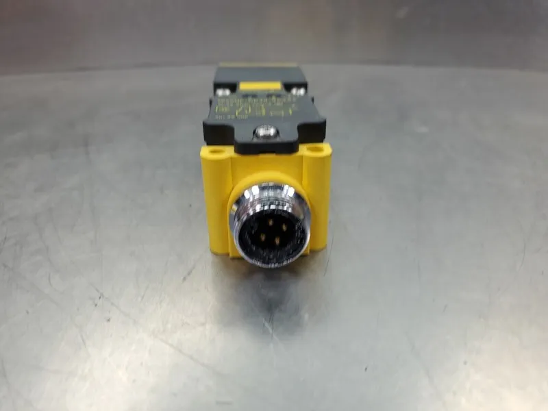 Датчик приближения Turck Proximity Switch Sensor Ni20NF-CP40-VP4X2 K-944