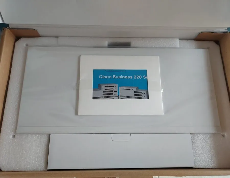 Коммутатор Cisco CBS220-24T-4G EU 24-port Gigabit Switch 4SFP Express