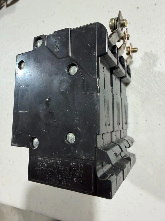 Автоматический выключатель SQUARE D EH34030 30 AMP 480V 3 POLE CIRCUIT BREAKER — фото лота 1