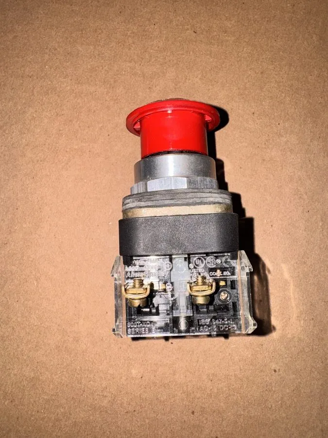 Коммутатор Allen-Bradley 800T-FX6A5 30 mm Red Push Pull Mushroom Head Switch Box — фото лота 1