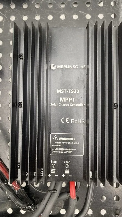 Аккумулятор MERLIN SOLAR MST-TS30 MPPT SOLAR CHARGE CONTROLLER