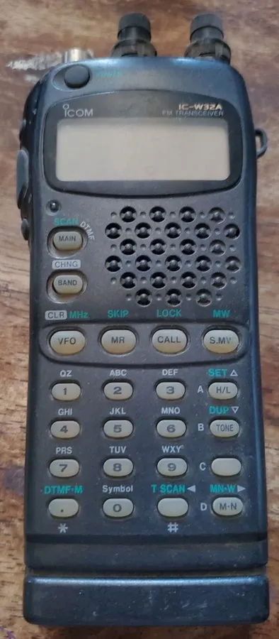 Радиостанция Icom IC-W32A Dual Band UHF/VHF Handheld Transceiver Lots Of Extras