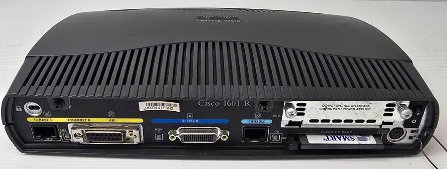 Маршрутизатор Cisco 1601-R Ethernet/Serial Modular Router w/ WIC-1T WAN Card & 4 — фото лота 2