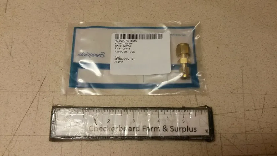 Фитинг SWAGELOK B-400-6-2 BRASS REDUCING UNION TUBE FITTING 1/4" X 1/8"