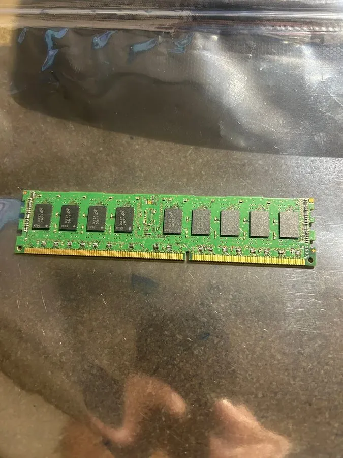 Сервер HP Micron 2GB 2rx8 PC3-10600R DDR3 Server 500202-061 501533