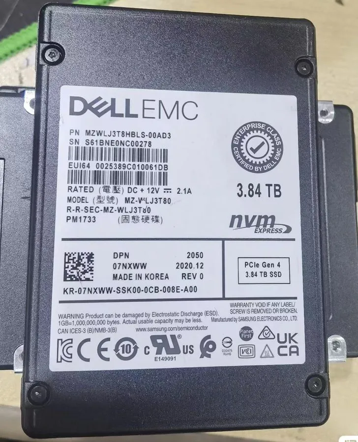SSD-накопитель DELL 3.84TB SSD SamSung PM1733 U.2 EMC NVME MZ-MLJ3T80 MZWLJ3T8HB