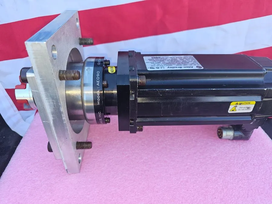 Серводвигатель Allen Bradley MPL-B430P-MK74AA Ser A Kinetix Servo Motor