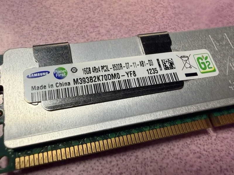 Модуль памяти Samsung Server RAM 16GB PC3L-8500R DDR3 ECC RDIMM M393B2K70DM0-YF8 — фото лота 1