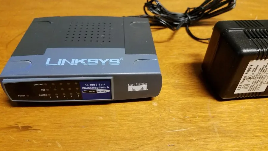 Коммутатор Linksys EtherFast (EZXS55W) 5-Ports External Switch