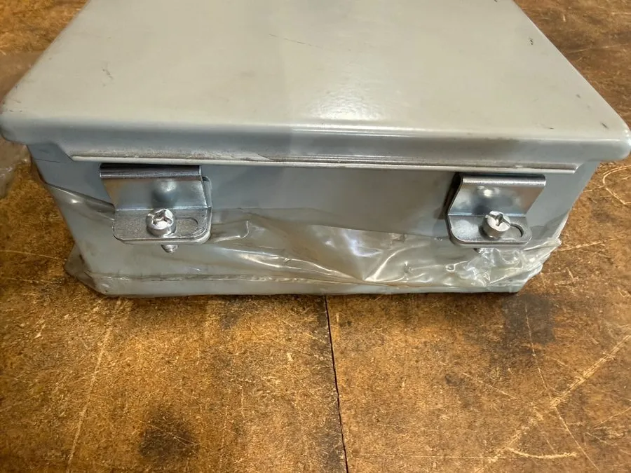Монтажный шкаф Hoffman A806CH Steel Jic Box Enclosure 4in 8in 6in — фото лота 2