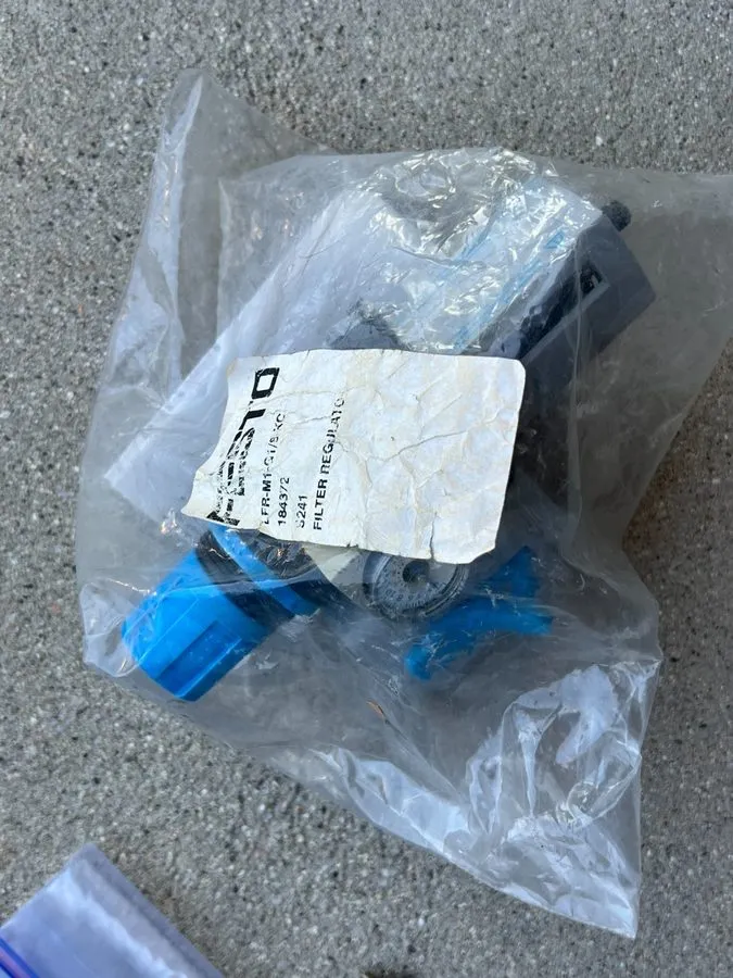 Коммутатор Festo Filter Pressure regulator And on/off Switch LFR-M1-G 1/8-C10RG 