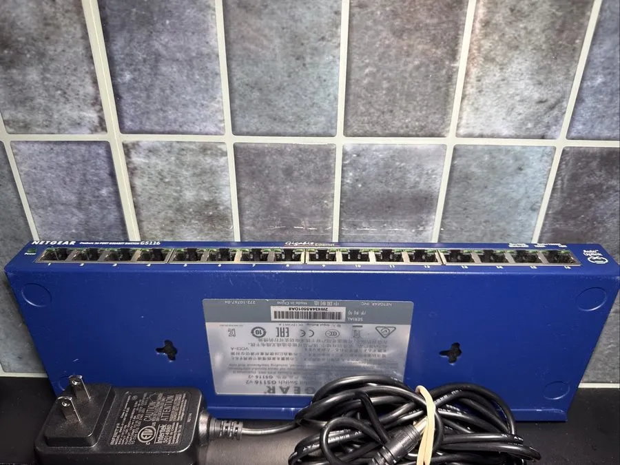 Коммутатор Netgear ProSafe 16 Port Gigabit Switch GS116 v2 Blue Metal Desktop