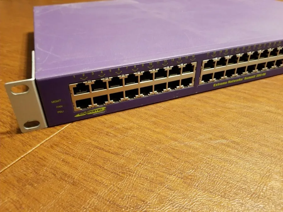Коммутатор Extreme Networks Summit 200-48 15040 48-Port Gigabit Ethernet Switch