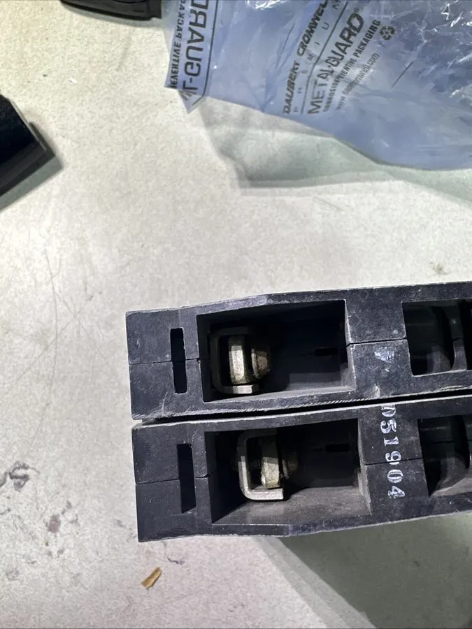 Автоматический выключатель HHED62B015 SIEMENS 2 POLE 15A 600VAC 50/60Hz SENTRON  — фото лота 1
