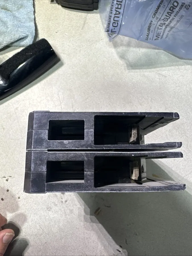 Автоматический выключатель HHED62B015 SIEMENS 2 POLE 15A 600VAC 50/60Hz SENTRON  — фото лота 2