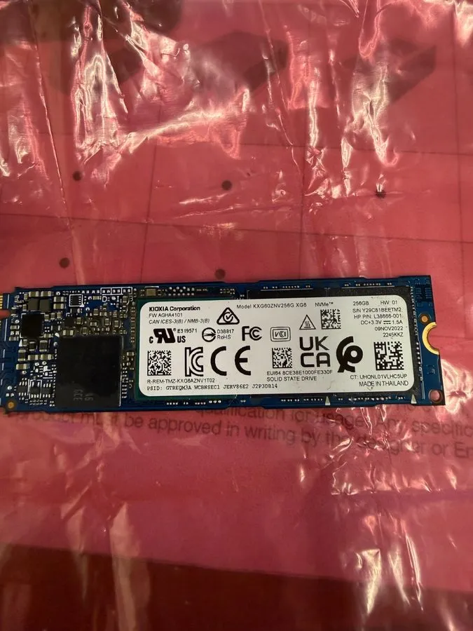 SSD-накопитель x Kioxia (Toshiba) XG6 256GB NVMe M.2 2280 SSD (KXG60ZNV256G)