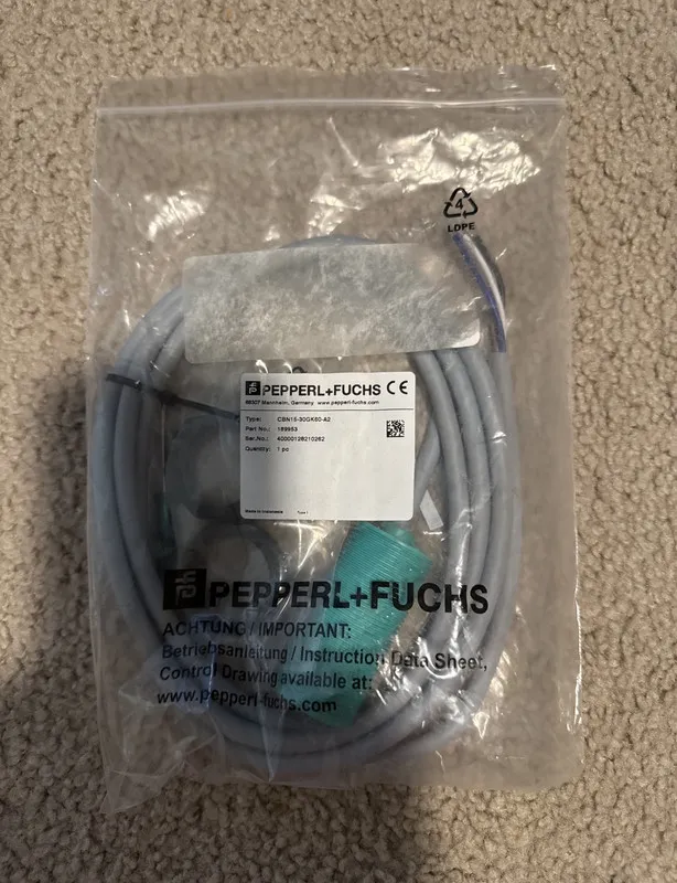 Датчик приближения PEPPERL+FUCHS CBN15-30GK60-A2 Capacitive Proximity Sensor