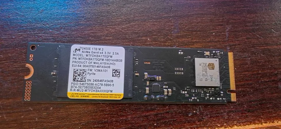SSD-накопитель Micron MTFDKBA1T0QFM 2400E 1TB PCIe NVMe Gen4x4 SSD Drive — фото лота 1