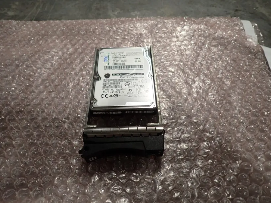 Жёсткий диск IBM 90Y9001 600GB High-Performance 15K 2.5" SAS HDD Internal Hard D — фото лота 1