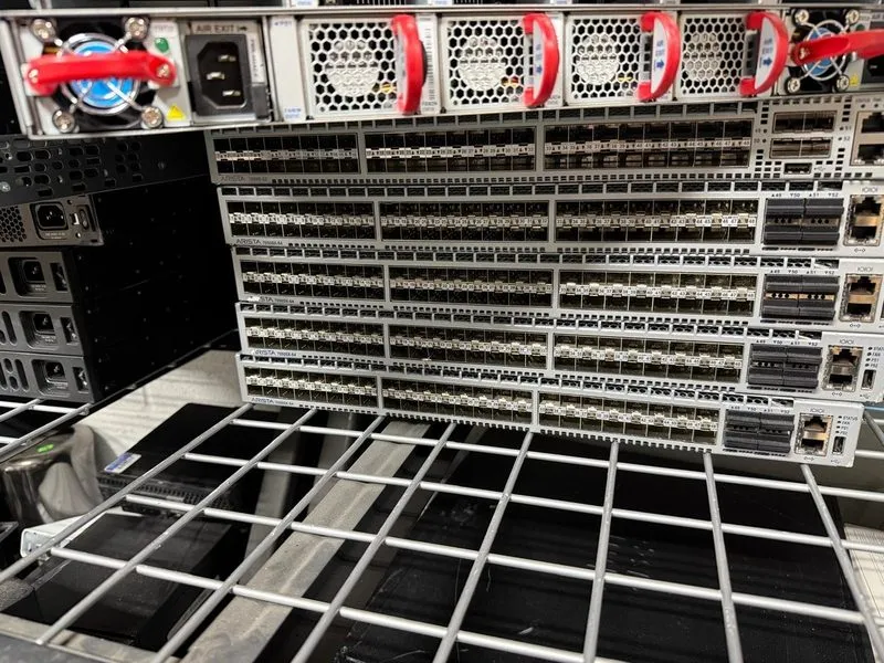 Блок питания Arista DCS-7050SX-64-F 48x10GbE SFP+ 4xQSFP+ Front-to-Rear Air 2X P