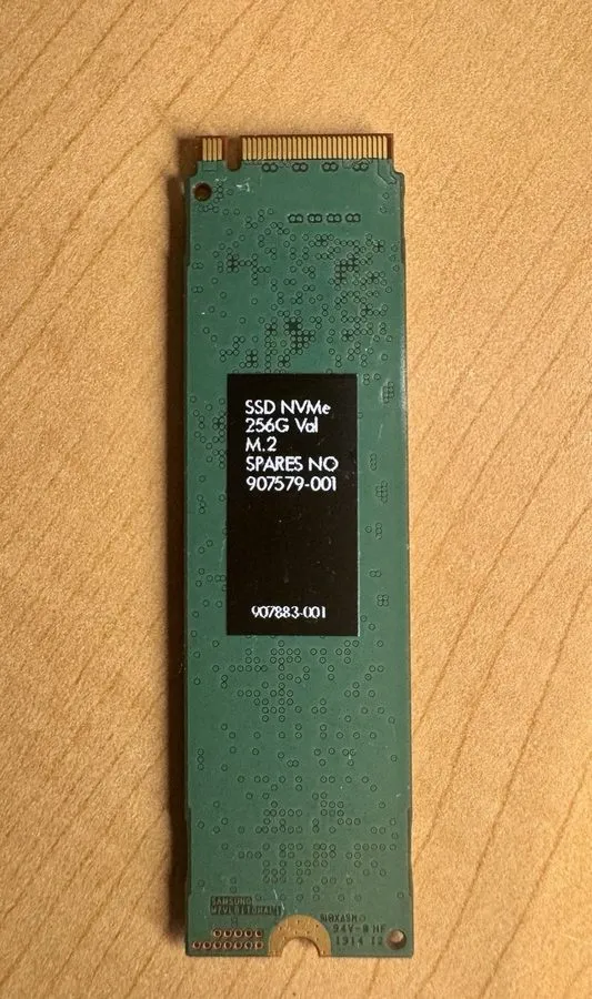 SSD-накопитель Samsung PM981 256GB M.2 NVMe SSD MZVLB256HAHQ-000H1 89% Health