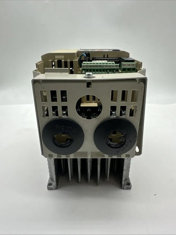 Частотный преобразователь Yaskawa V1000 AC Drive CIMR-VU4A0005FAA Rev. A 3HP 3Ph — фото лота 1