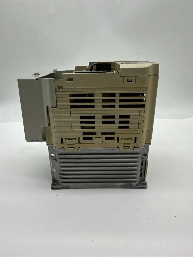 Частотный преобразователь Yaskawa V1000 AC Drive CIMR-VU4A0005FAA Rev. A 3HP 3Ph — фото лота 2