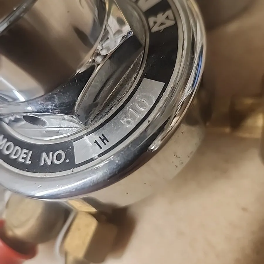 Трубопроводная арматура MATHESON GAS REGULATOR MODEL 1L-510 Twin Gauges — фото лота 2