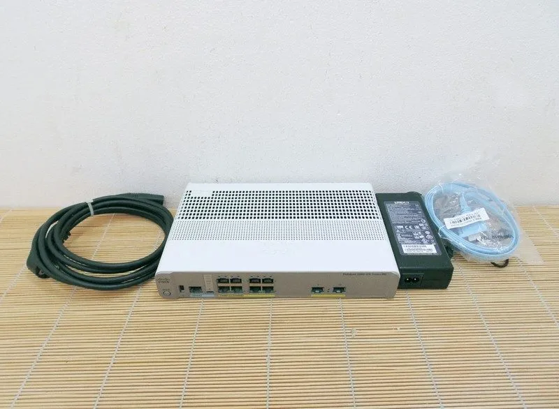 Коммутатор Cisco WS-C3560CX-8PT-S 8-Port Gigabit PoE Switch, 1 Year