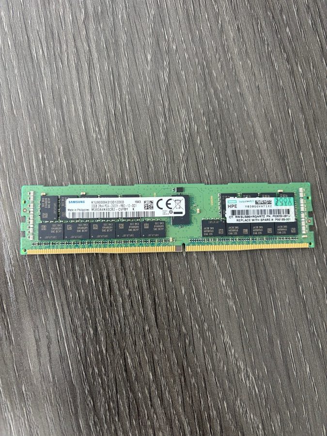 Модуль памяти Samsung 32GB 2Rx4 PC4-2933Y DDR4 ECC RDIMM M393A4K40CB2-CVFBY Serv
