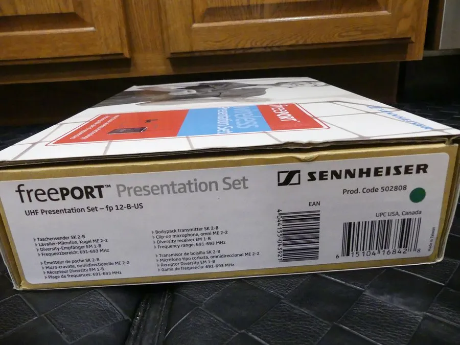 Микрофон Sennheiser freePORT UHF Presentation Set with Lavalier Microphone FP12- — фото лота 2