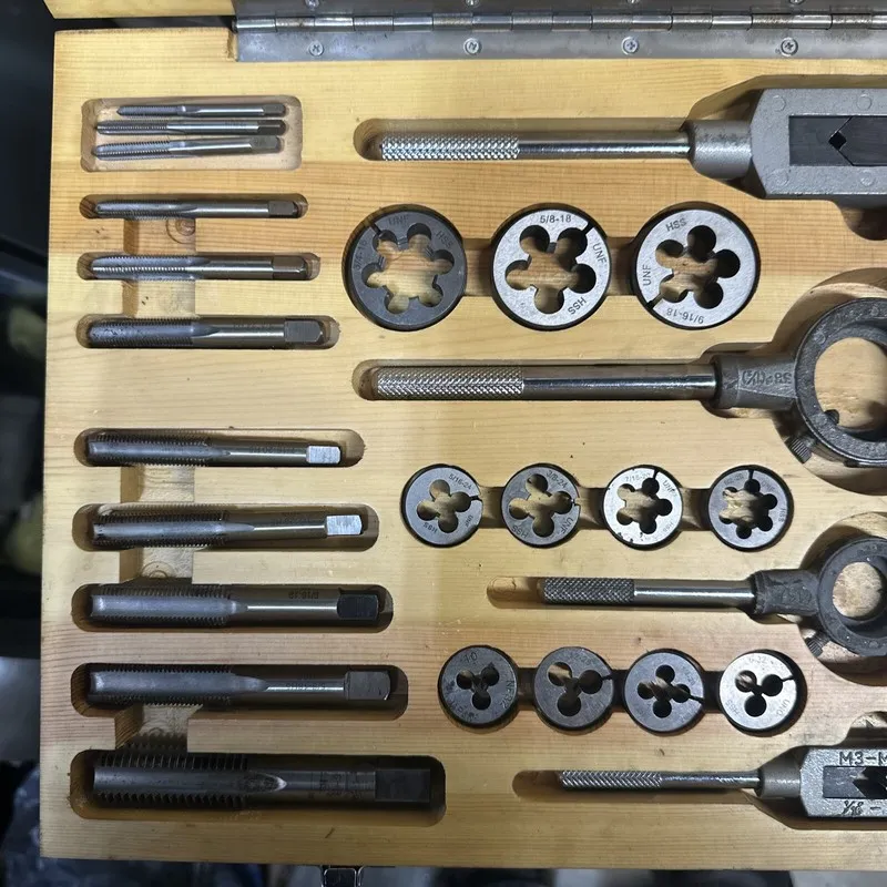 Режущий инструмент SAE UNC & UNF Tap & Die Set Travers Tool TTC QRX-49RH — фото лота 1
