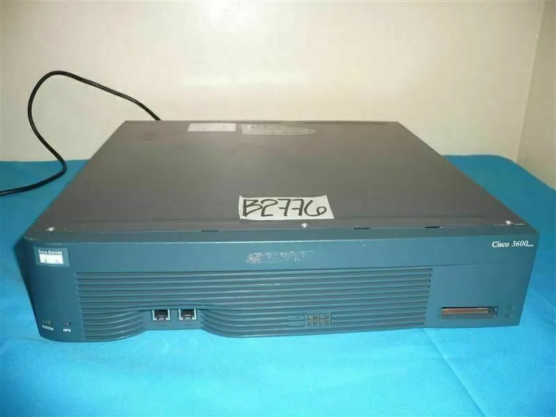 Маршрутизатор Cisco 3640 Multiservice Access Router Powers On