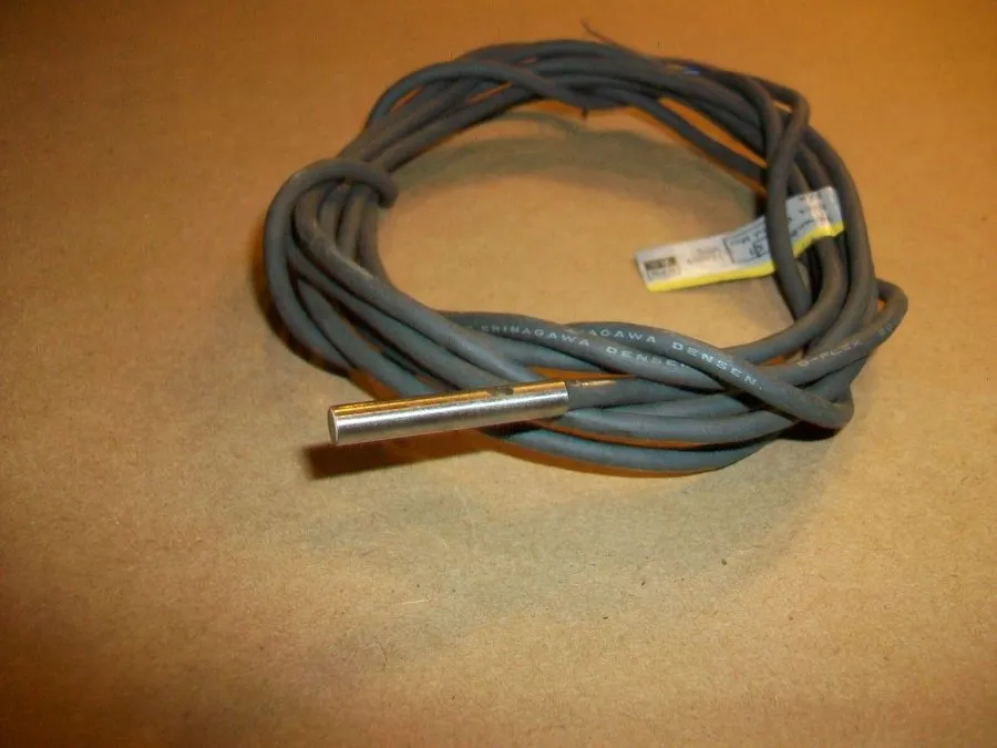 Датчик приближения Omron Proximity Sensor E2E-CR8C1 12-24vdc NPN N.O