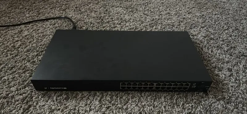 Коммутатор Ubiquiti Networks ES-24-LITE 24 Port Rack Mountable Ethernet Switch