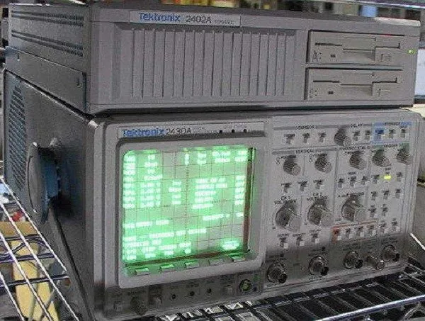 Осциллограф Tektronix 2430A 2 Channel Digital Oscilloscope 150 MHz