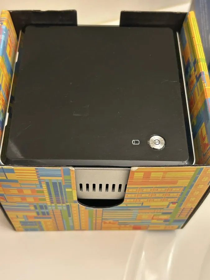 SSD-накопитель Intel NUC3i7RYH Intel Core i3 @2.10GHz /4BG RAM /256GB SSD/WIN 10 — фото лота 1