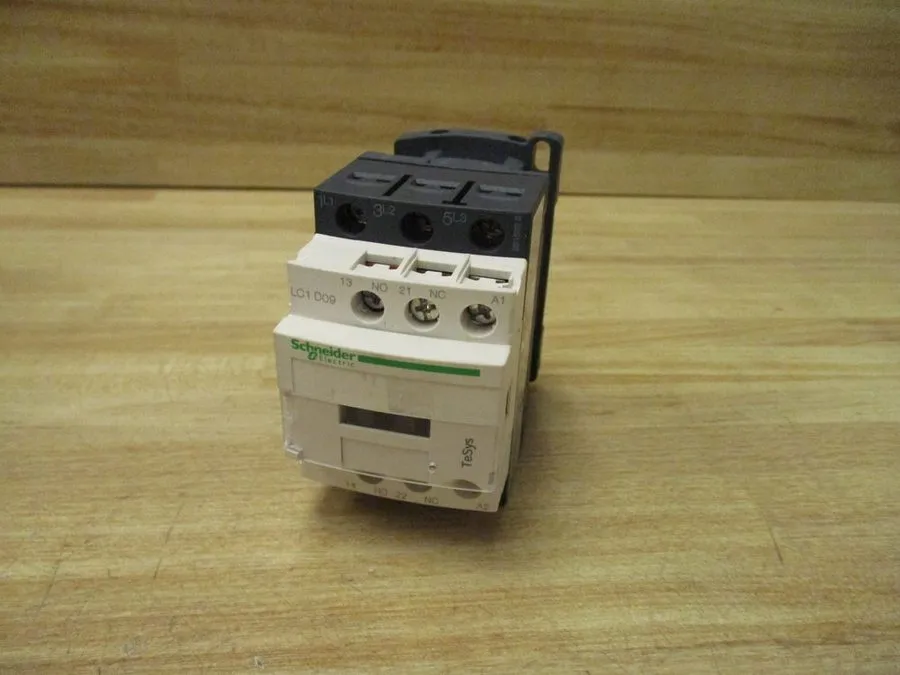 Контактор Schneider Electric LC1D09B7 TeSys D Contactor 3P 9A 4kW Coil 24V AC 50