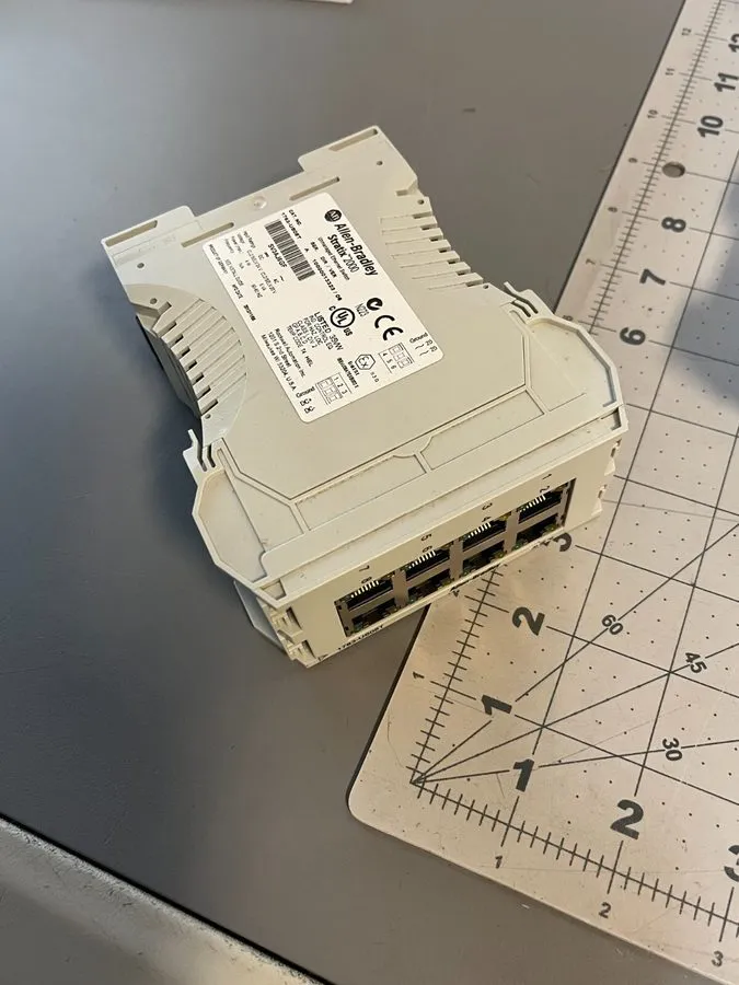 Коммутатор Allen-Bradley 1783-US08T Series A Stratix 2000 8-Port Ethernet Switch