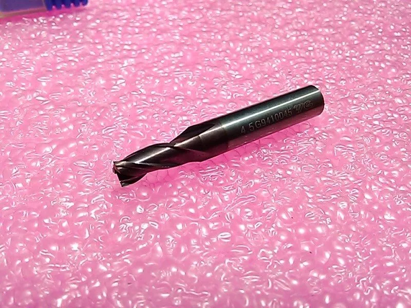 Режущий инструмент YG K-2 4.5mm 3 Flute, short Carbide End Mill 4.5x6x8x38 G9410 — фото лота 1