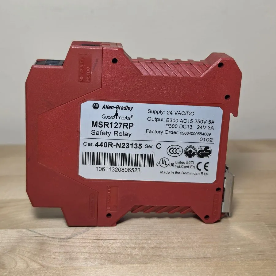 Реле безопасности Allen-Bradley MSR127RP / 440R-N23135 Guardmaster Safety Relay