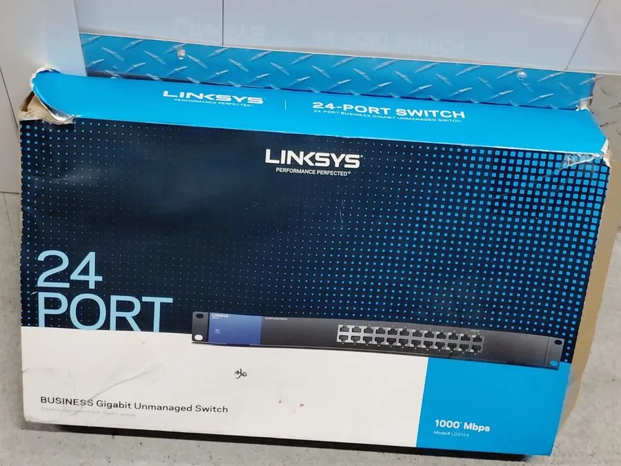 Коммутатор Linksys LGS124P 24-Port Business Gigabit PoE+ Switch Black
