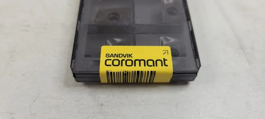 Режущий инструмент Sandvik Coromant Carbide Milling Insert R390-18 06 40H-PL 102