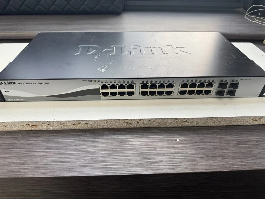 Коммутатор D-Link DGS-1210-28 28-Port PoE Gigabit Web Smart Switch — фото лота 1
