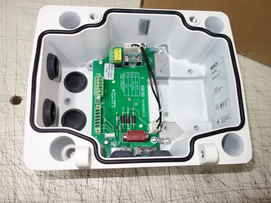 Камера Bosch Autodome Security Camera Pendant Arm Power Box P/N: VG4-A-PA0
